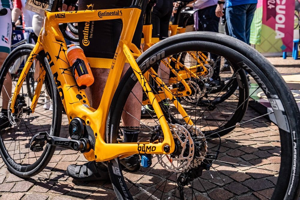 Continental è Main Sponsor  del Green Fun Village e Official Team del Giro-E 2025