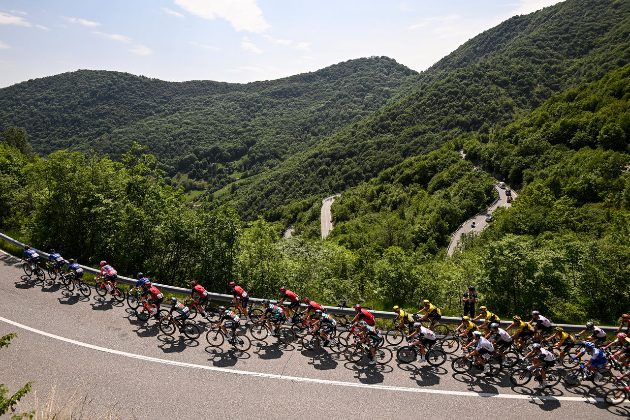 Giro d’Italia 2023 - Edizione 106 - Tappa 15 - da Seregno a Bergamo , Giro dâ Italia 2023 - Edizione 106 - Tappa 15 - da Seregno a Be Foto Fabio Ferrari/LaPresse 21 Maggio 2023 - Seregno, Italia - Sport - Ciclismo - Giro dâ Italia 2023 - Edizione 106 - Tappa 15 - da Seregno a Bergamo.Nella foto: durante la tappa.
May 21, 2023 Seregno, Italy - Sport - Cycling - Giro dâ Italia 2023 - 106th Edition - Stage 15 - From Seregno to Bergamo. In the pic: during the race.