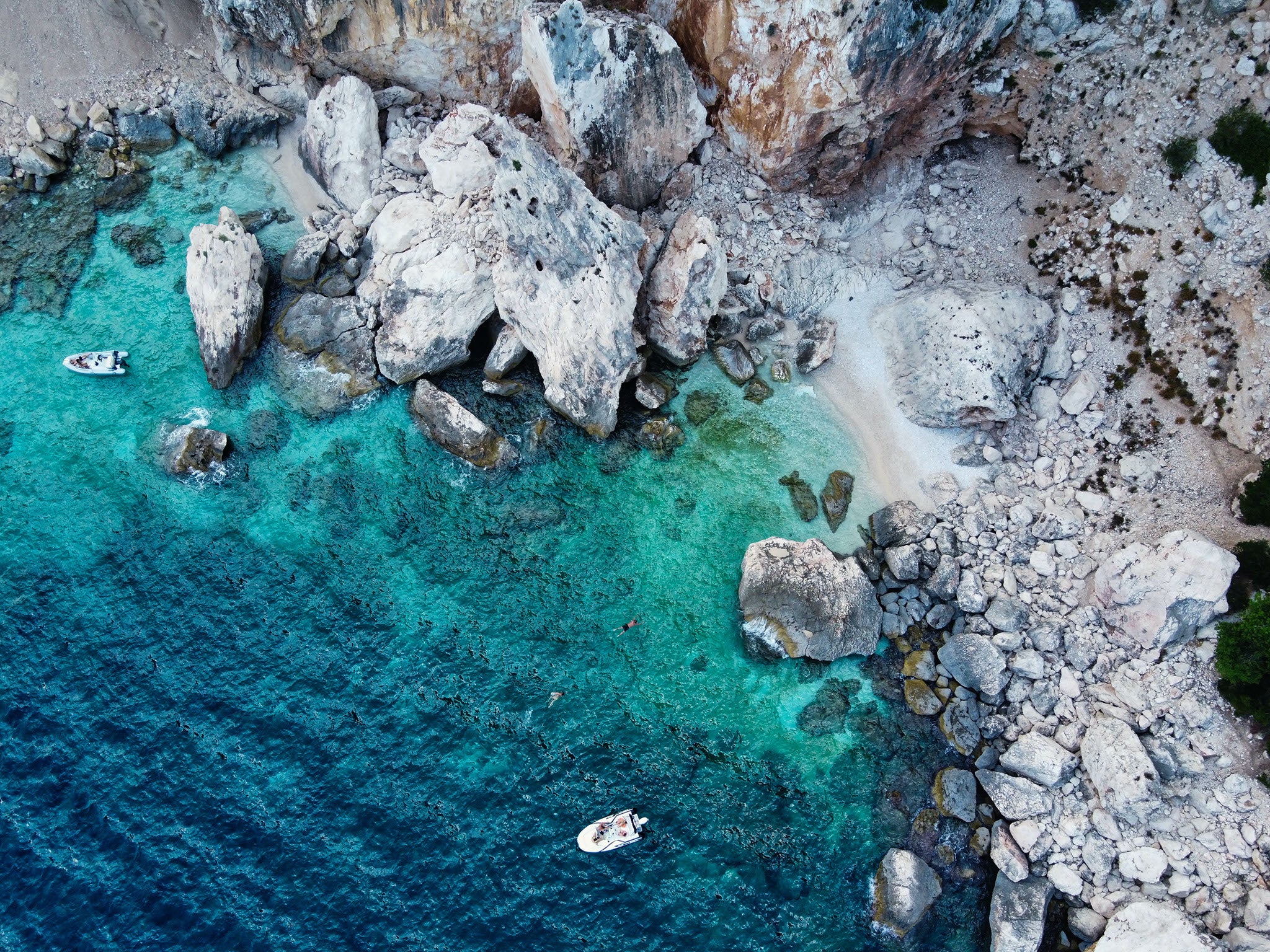 Beach of rocks