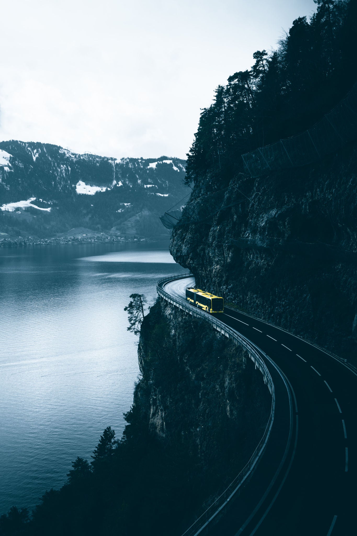 Sustainablefleet8 Bus on a curvy road