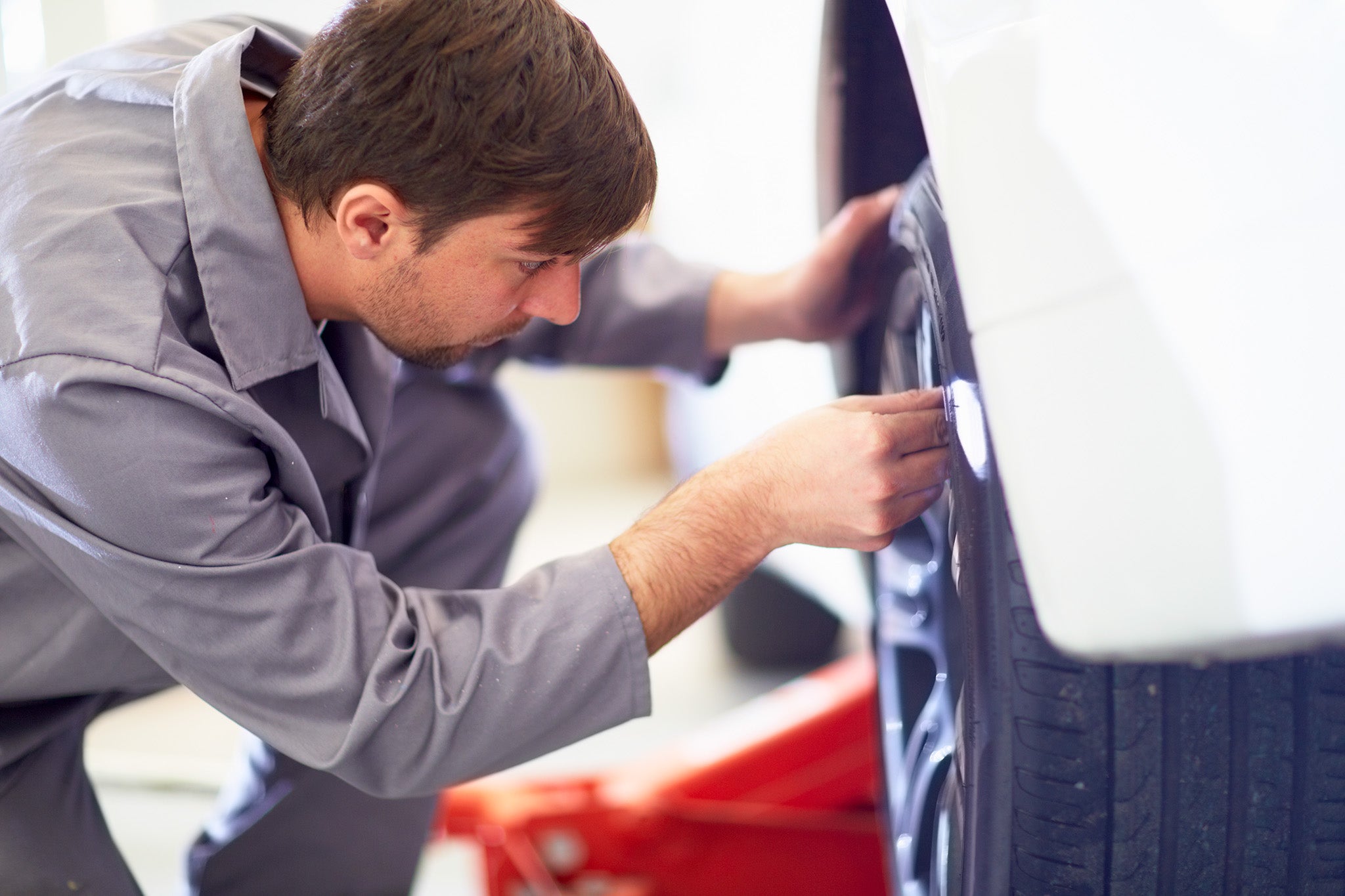 Legal limits SUV tires What are the legal limits (speed, tread, age) for SUV tires?