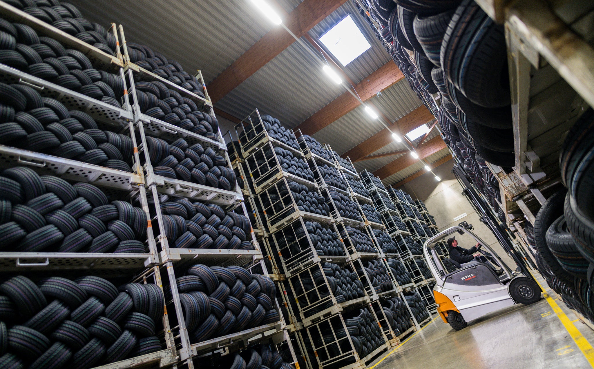 Tire production Production of a tire at the Continental factory in Korbach, Germany