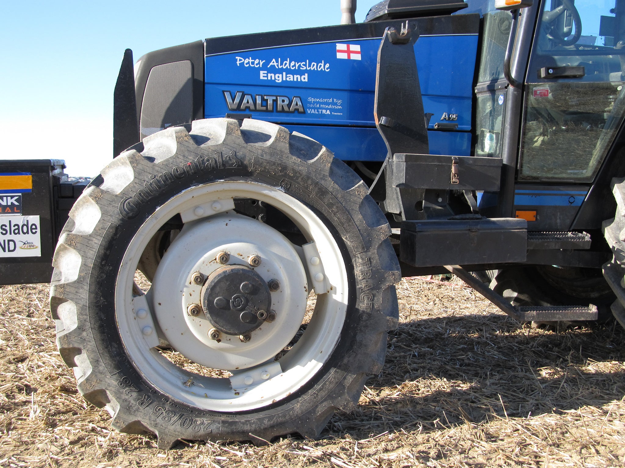 The British champion Peter Alderslade will compete on Continental Tractor85 tires for the first time. Tractor Valtra with Continental Tractor 85 tire