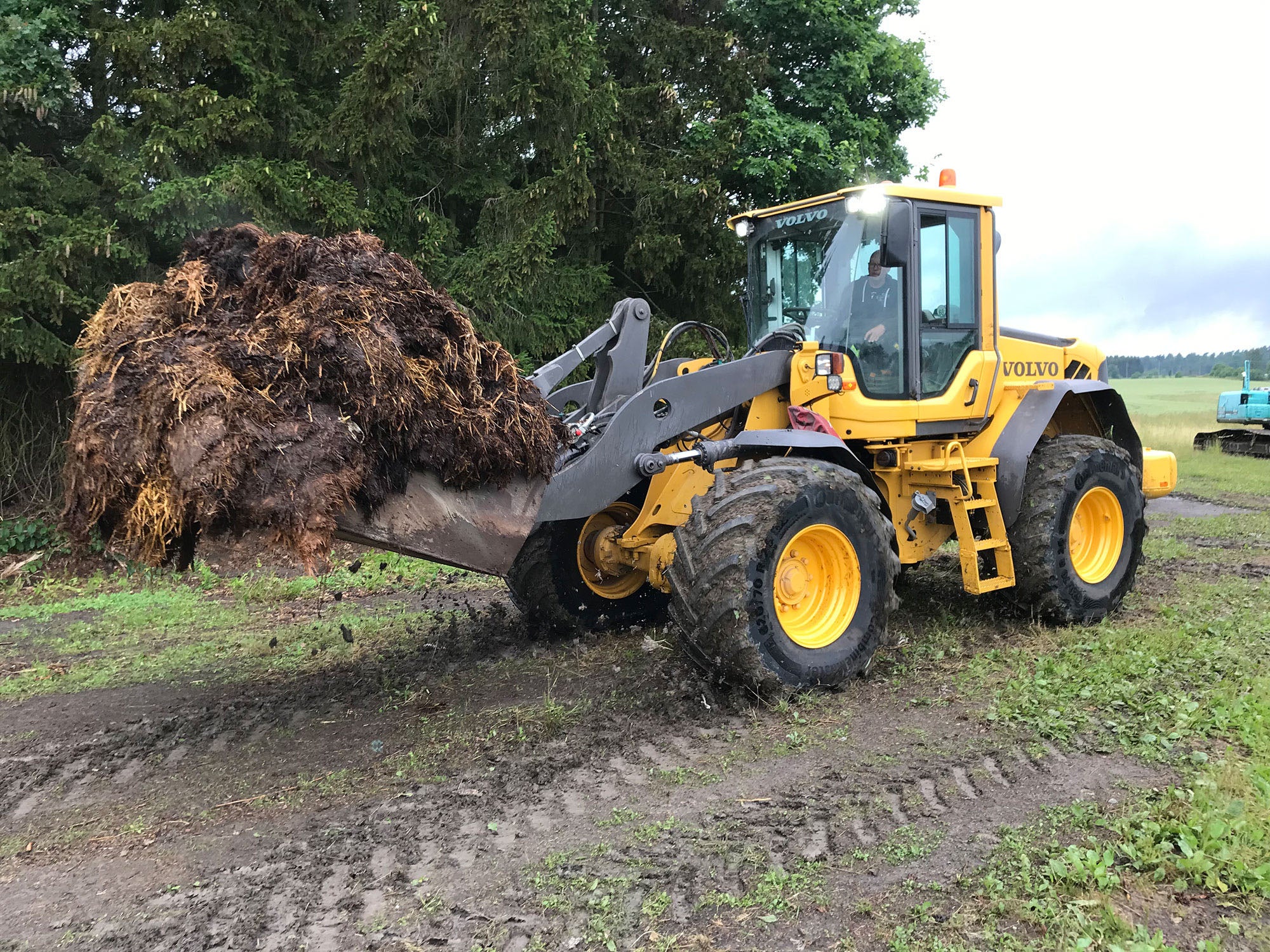 Magnus Claesson Volvo Loader on Continental VF CombineMaster 620/70R26