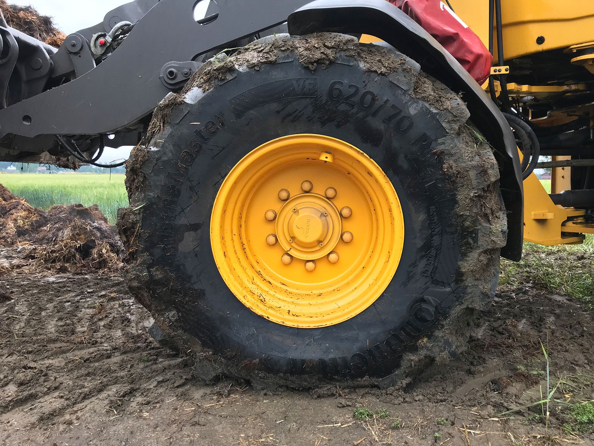 Magnus Claesson Volvo Loader on Continental VF CombineMaster 620/70R26